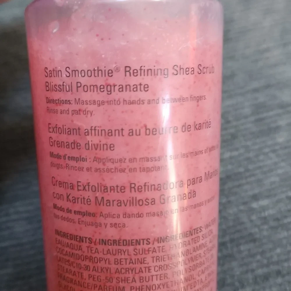Mary Kay Satin Hands Satin Smoothie Shea Scrub in 